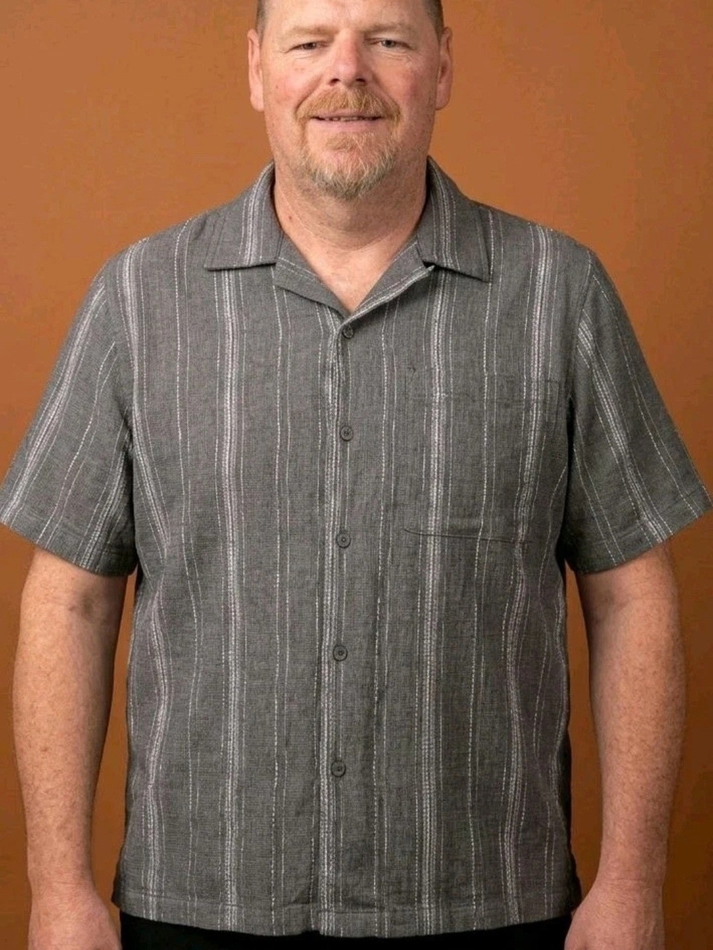 No Boundaries NWT Size M Gray Striped Short-Sleeve Button-Down Camp Shirt